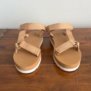 Universal Thread Tan Sandals Minimalist Design